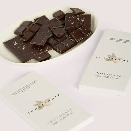 Tableta de chocolate negro con flor de sal
