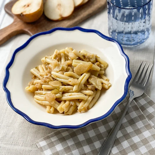 Casarecce Garofalo® con pera, puerro y parmesano