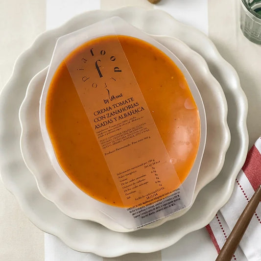 Crema de tomate con zanahorias asadas y Albahaca