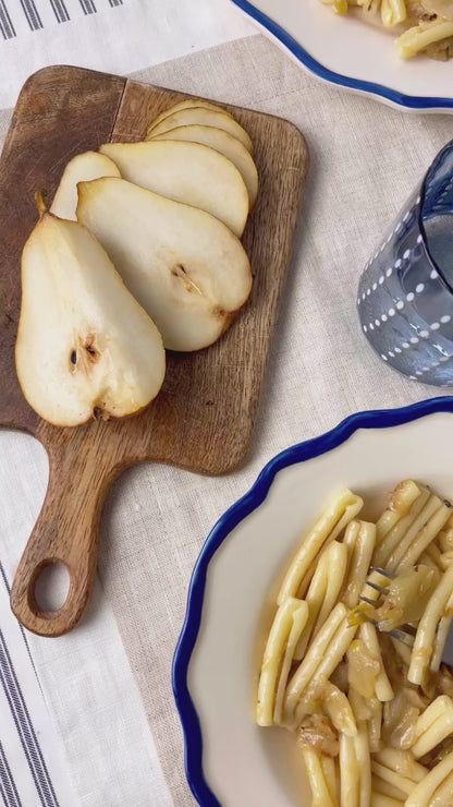 Casarecce Garofalo® con pera, puerro y parmesano