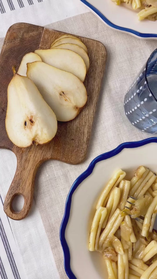 Casarecce Garofalo® con pera, puerro y parmesano