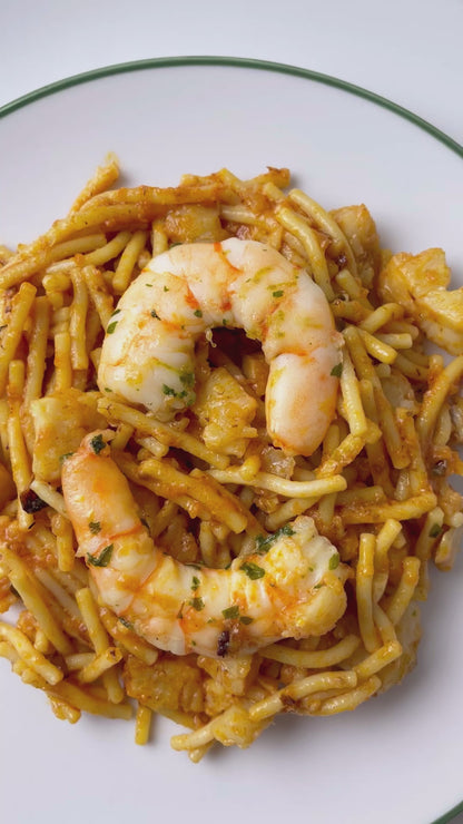 Fideos con bacalao y langostinos
